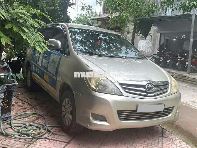 Toyota Innova màu Vàng cát