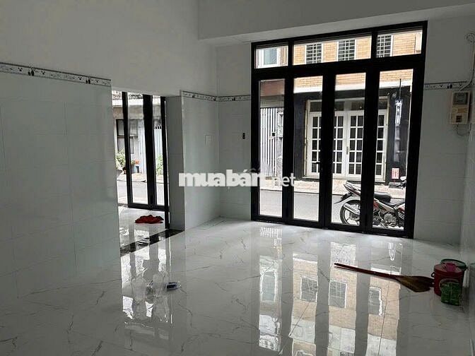 Cho Thuê Nhà Đường Nguyễn Thời Trung, Quận 5 ( Ngang 8m - MB Rộng )