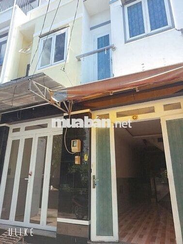 Bán nhà sổ hông  đã chia thành 2 căn