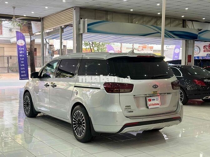KIA SEDONA 2.2L DATH SX 2018 66.000 km Bạc
