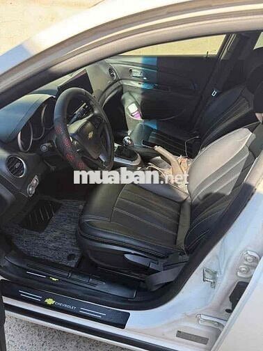Chevrolet Cruze Trắng