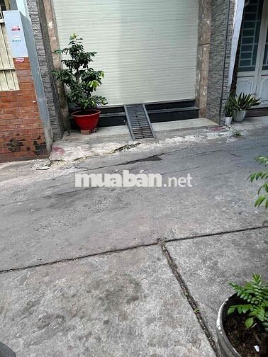 Nhà 5 Tầng Bề thế kiên cố và sang trọng cách mặt tiền 1 căn
