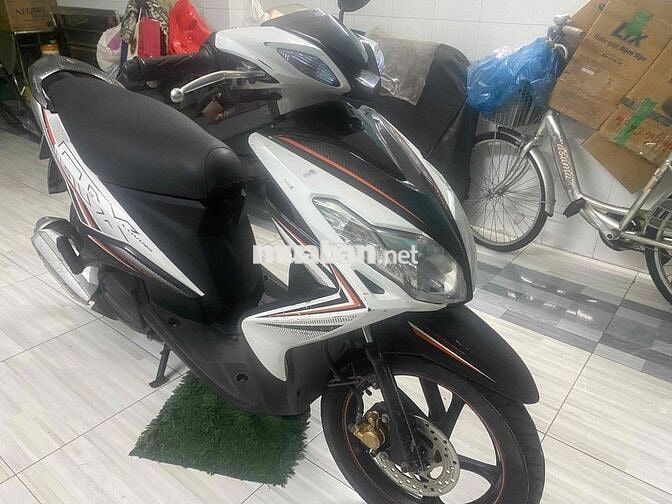 Yamaha Luvias Fi trắng đen