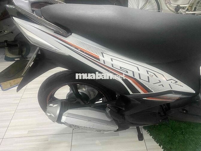 Yamaha Luvias Fi trắng đen