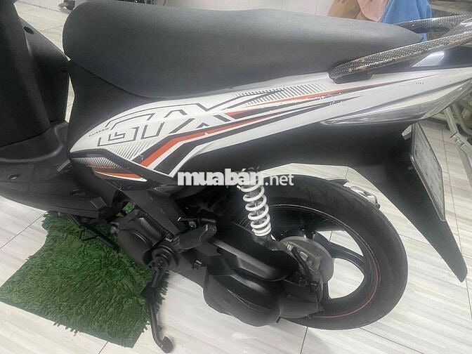Yamaha Luvias Fi trắng đen