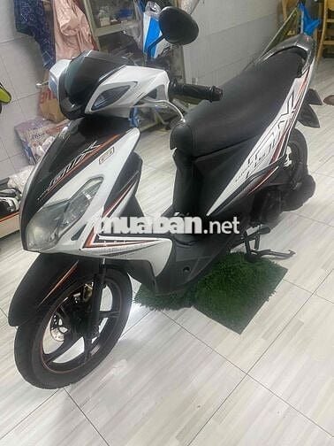 Yamaha Luvias Fi trắng đen
