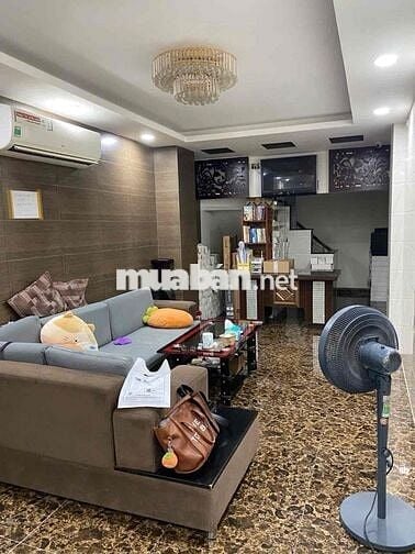 Nhà 5 Tầng Bề thế kiên cố và sang trọng cách mặt tiền 1 căn