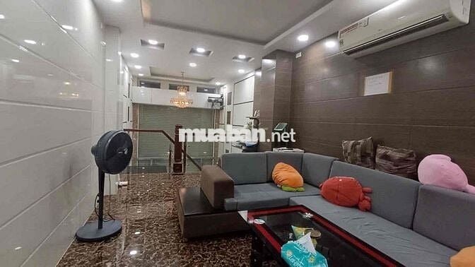 Nhà 5 Tầng Bề thế kiên cố và sang trọng cách mặt tiền 1 căn