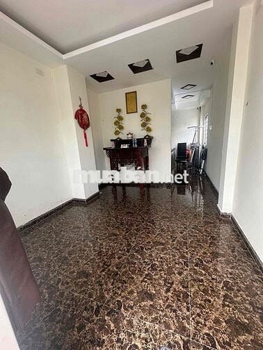 Nhà 5 Tầng Bề thế kiên cố và sang trọng cách mặt tiền 1 căn