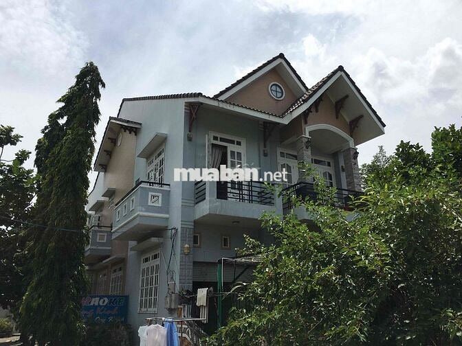 Cần bán nhà biệt thự sân vườn trên trục đường 30 tháng 4 TP Vũng Tàu.