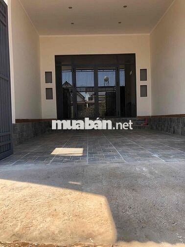 Nhà co sân ô tô, p khách + bếp liền nhau , 2 pn, 1  wcDiện tích: 5*23