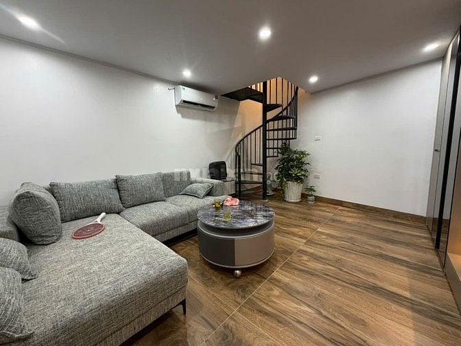 Bán nhà mặt phố  50 yên phụ to dt28/53m2 tầng 1 mt 4m kinh doanh buôn 
