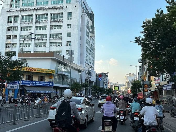 Bán MTKD ngang 4.4m 101m2 3lầu ngay chợ Gò Vấp Nguyễn Văn Nghi 13.5 tỷ
