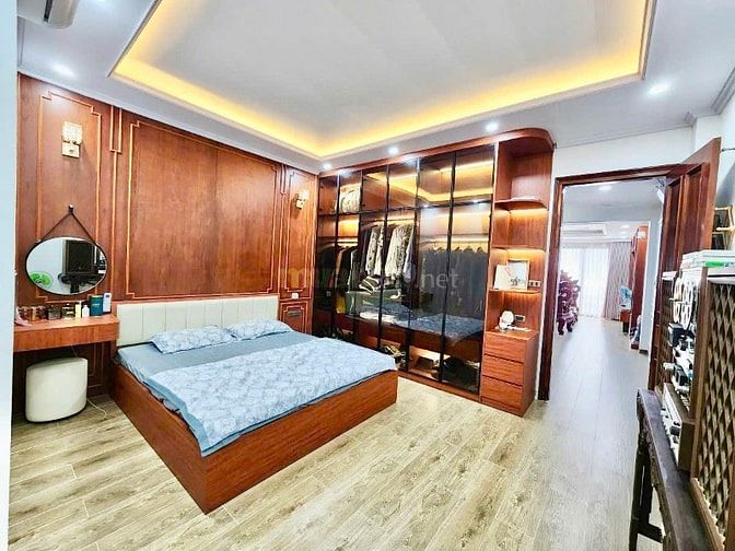 BÁN NHÀ LIỀN KỀ ĐỖ QUANG_ĐỐI DIỆN CÔNG VIÊN_5 TẦNG THANG MÁY ĐẸP_22 TY