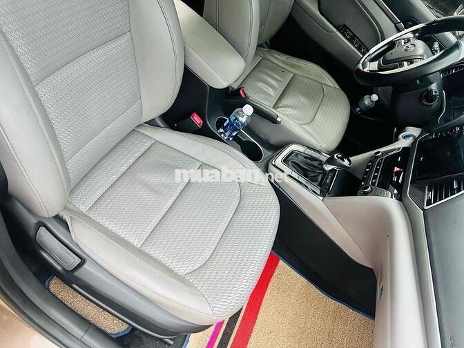 Hyundai Elantra 1.6 AT 8 vạn