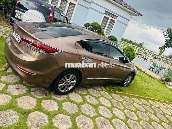Hyundai Elantra 1.6 AT 8 vạn