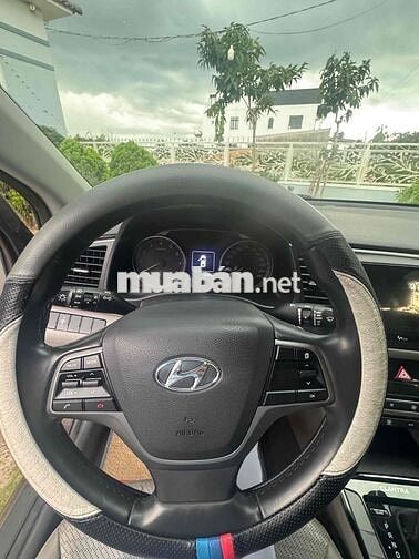 Hyundai Elantra 1.6 AT 8 vạn