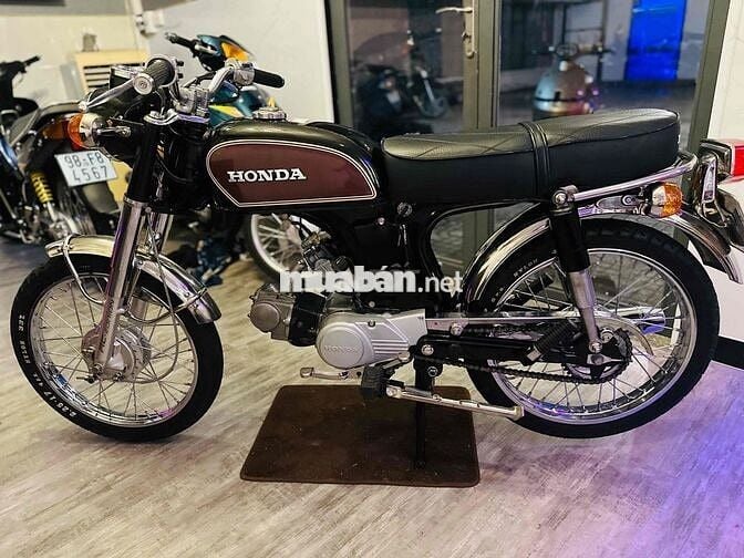 Honda 67 Đen Cổ điển