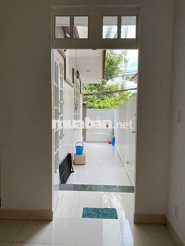Cho thuê nhà 6x20m, 3 tầng, 5PN, 5WC, Tạ Quang Bửu, P.5, Q.8