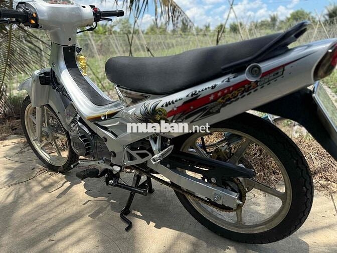 Suzuki Sport màu Bạc