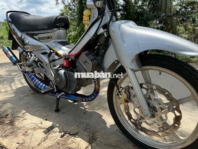 Suzuki Sport màu Bạc