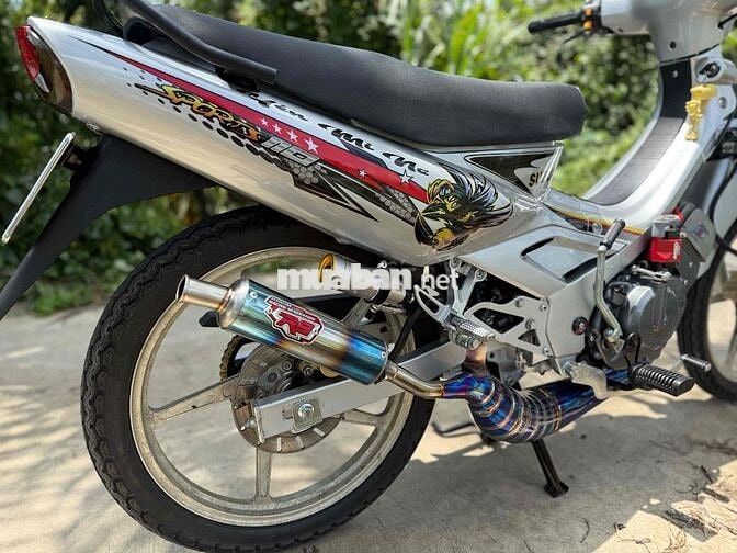 Suzuki Sport màu Bạc