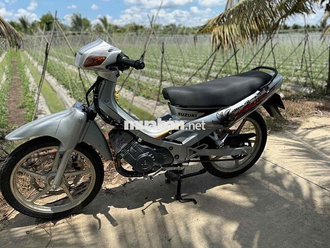 Suzuki Sport màu Bạc