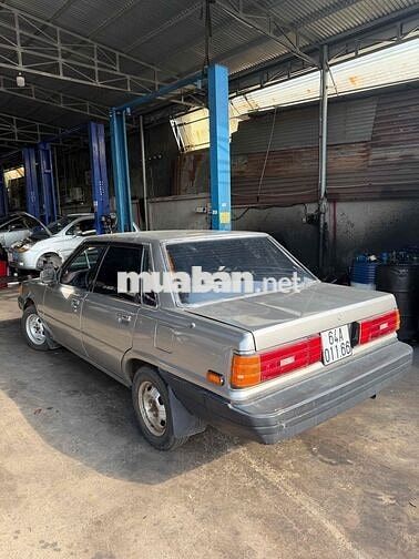 Toyota Camry 1983 Xám