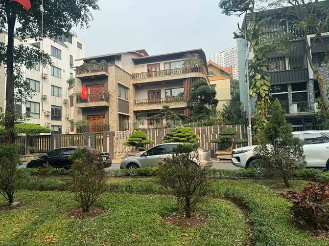 Bán nhanh biệt thự Bán Đảo Linh Đàm -có hầm- 260m2- 78 tỷ - 0915551389