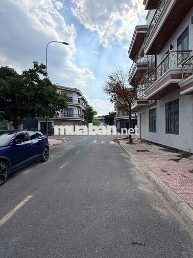  💥💥 ngộp cực sâu. 3,25ty e cam kết rẻ nhấc phú hồng Thịnh 8 lúc này 