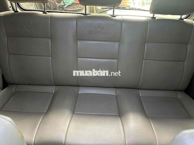 Mercedes-Benz MB100 Bạc