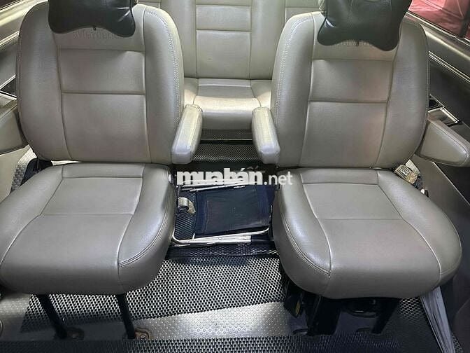 Mercedes-Benz MB100 Bạc