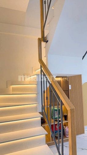 Bán nhà Lê Hồng Phong Q5 - 3,5m x 10m nở hậu 6m