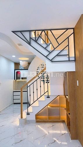 Bán nhà Lê Hồng Phong Q5 - 3,5m x 10m nở hậu 6m