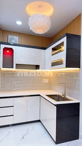 Bán nhà Lê Hồng Phong Q5 - 3,5m x 10m nở hậu 6m