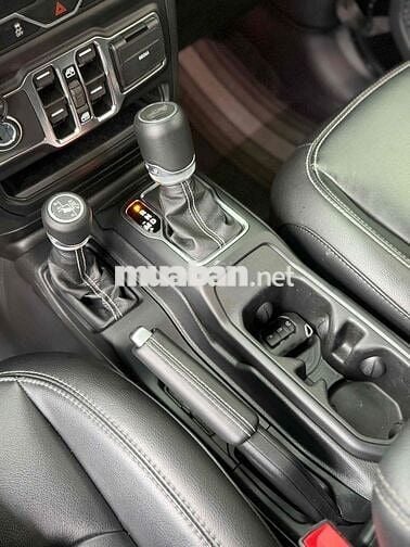Jeep Wrangler Sahara 2023 Đen 3500km