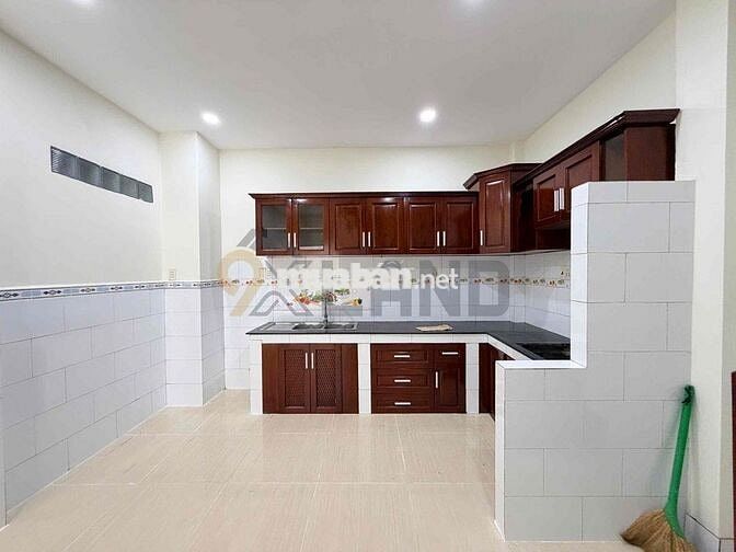NHÀ ĐẸP MẶT TIỀN 3 TẦNG KD TỐT - GẦN VINCOM THỦ ĐỨC- CHỈ HƠN 6Tỷ