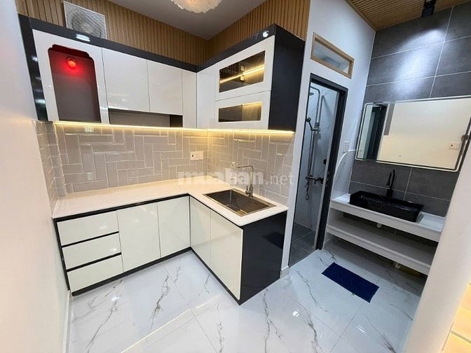 Bán nhà Lê Hồng Phong Q5 - 3,5m x 10m nở hậu 6m