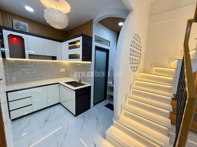 Bán nhà Lê Hồng Phong Q5 - 3,5m x 10m nở hậu 6m