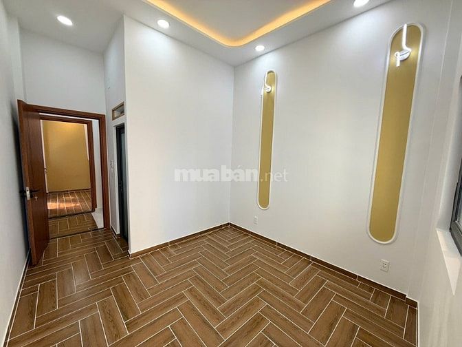 Bán nhà Lê Hồng Phong Q5 - 3,5m x 10m nở hậu 6m