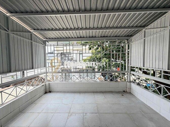 NHÀ ĐẸP MẶT TIỀN 3 TẦNG KD TỐT - GẦN VINCOM THỦ ĐỨC- CHỈ HƠN 6Tỷ