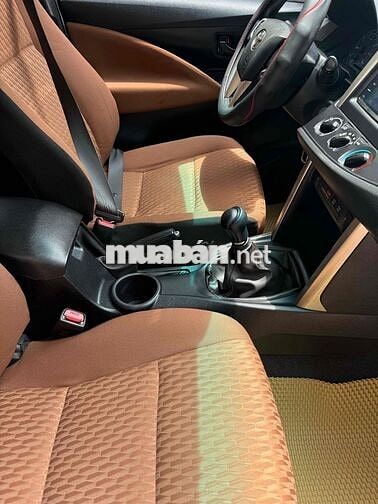 Toyota Innova 2019 Trắng 7 chỗ