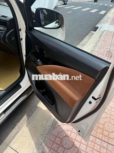 Toyota Innova 2019 Trắng 7 chỗ