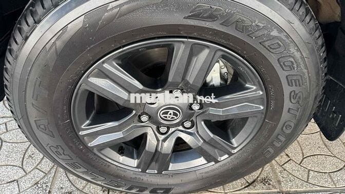 Toyota Hilux 2025 2.4L 4x2 AT - 27000 km