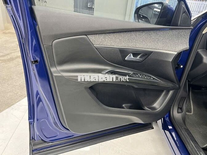 Peugeot 3008 2020 1.6AT có cửa sổ trời
