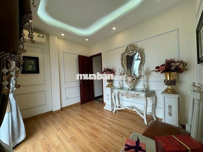 Cho thuê nhà Đàm Quang Trung,4pn, Full nội thất, nhà mới,ngõ ô tô.10tr