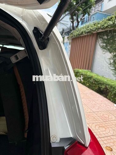 Toyota Innova 2019 Trắng 7 chỗ