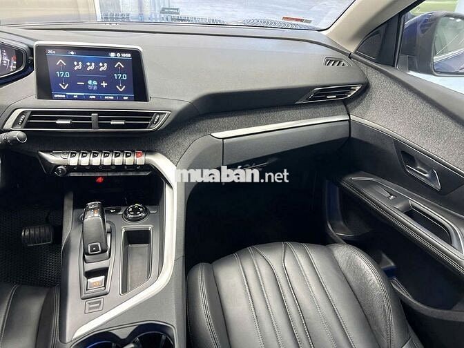 Peugeot 3008 2020 1.6AT có cửa sổ trời