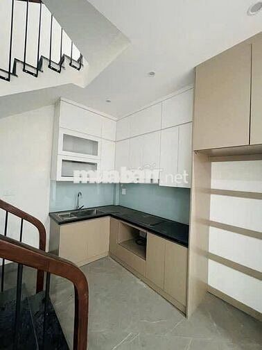 Cho thuê nhà Cổ Linh, 33m x 5 tầng, ô tô, nhà mới, đầy đủ nội thất