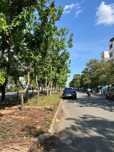 Cho thuê nhà KDC Huy Hoàng ,  đường 40m , thông nhiều hướng  